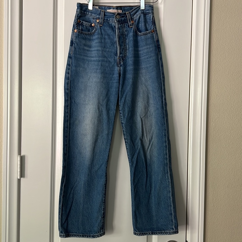 Levi’s Ribcage Straight Jeans - Picture 3 of 11